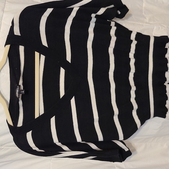 EXPRESS BLACK AND WHITE DRESS SWEATER MEDIUM A-14 - Picture 4 of 5